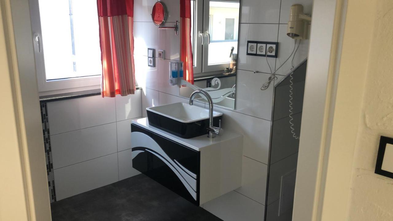 Hotel Am Mueritzhafen Garni Waren  Bagian luar foto