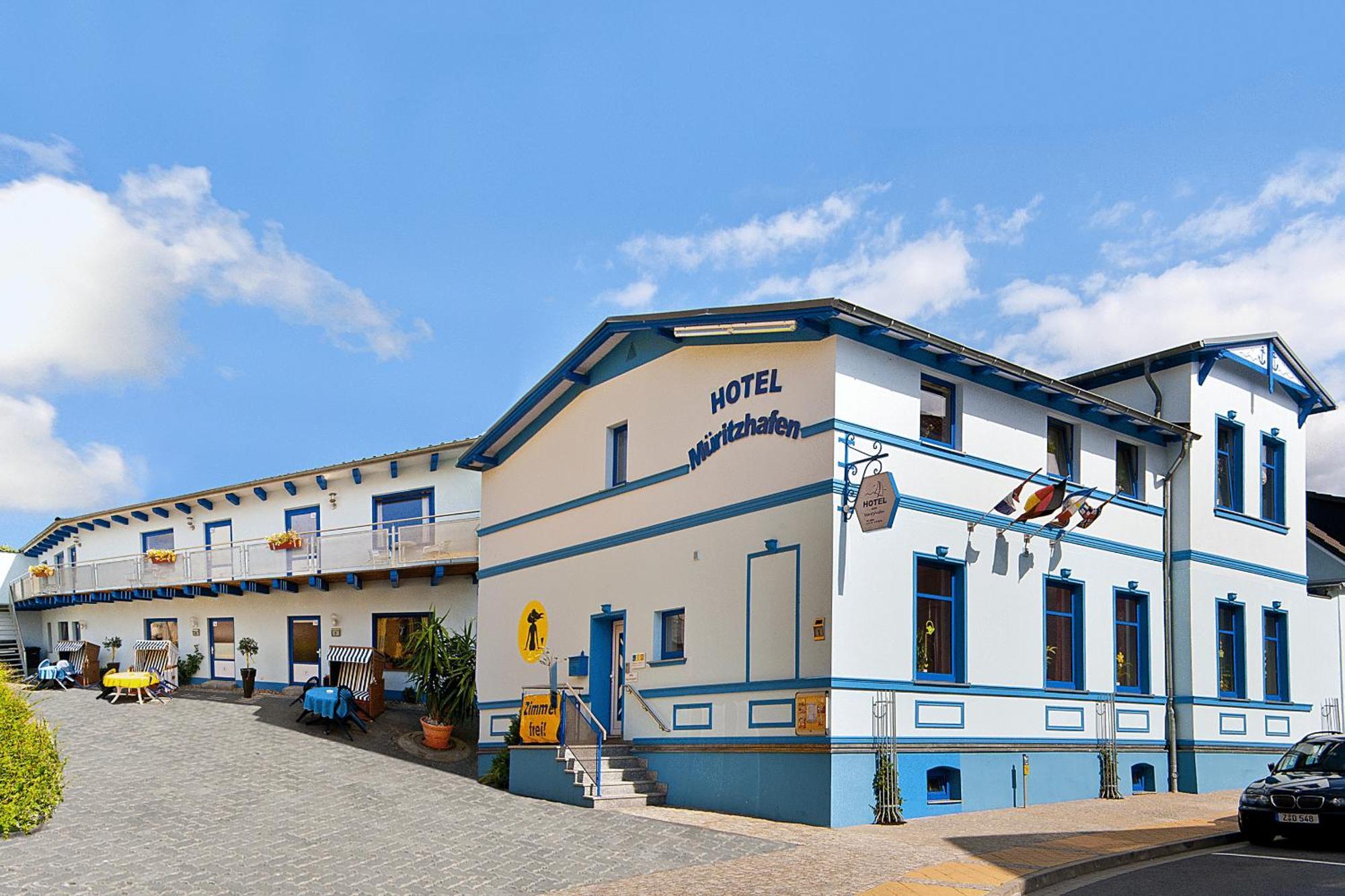 Hotel Am Mueritzhafen Garni Waren  Bagian luar foto