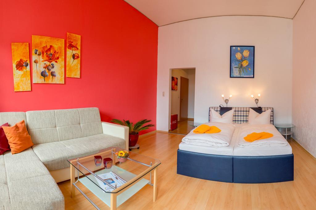 Hotel Am Mueritzhafen Garni Waren  Bagian luar foto