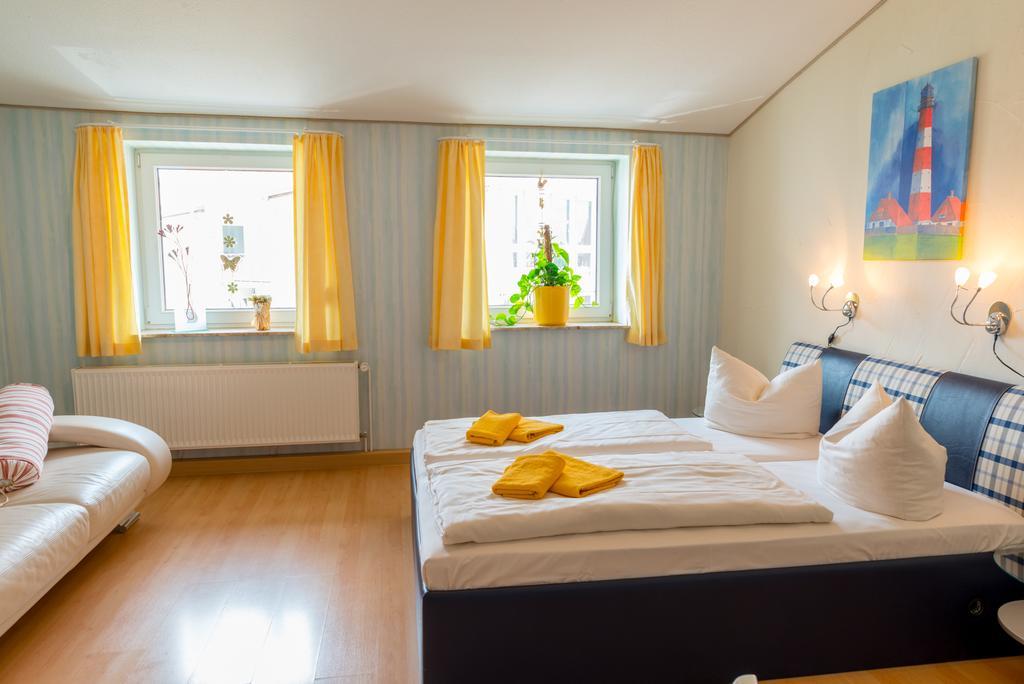 Hotel Am Mueritzhafen Garni Waren  Bagian luar foto