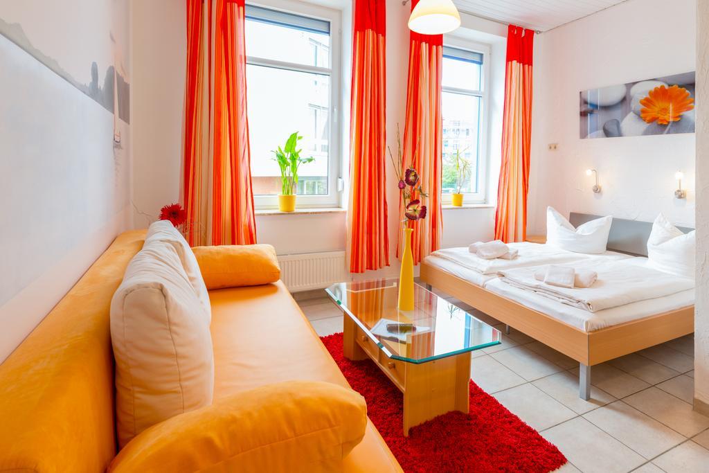 Hotel Am Mueritzhafen Garni Waren  Bagian luar foto