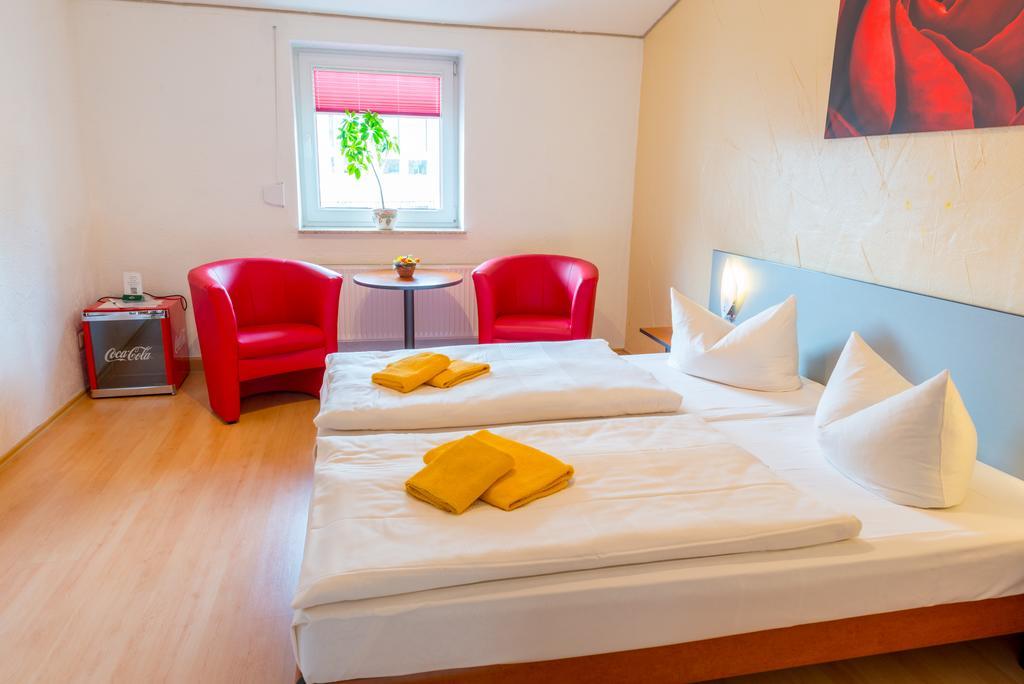 Hotel Am Mueritzhafen Garni Waren  Bagian luar foto