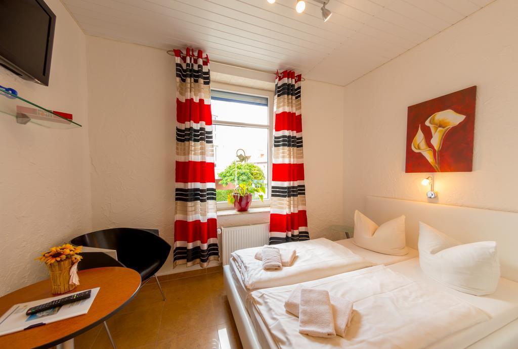 Hotel Am Mueritzhafen Garni Waren  Bagian luar foto