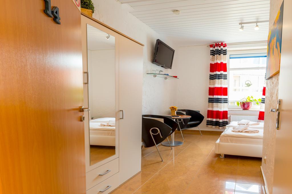 Hotel Am Mueritzhafen Garni Waren  Bagian luar foto