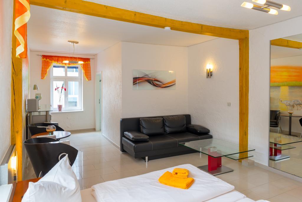 Hotel Am Mueritzhafen Garni Waren  Bagian luar foto