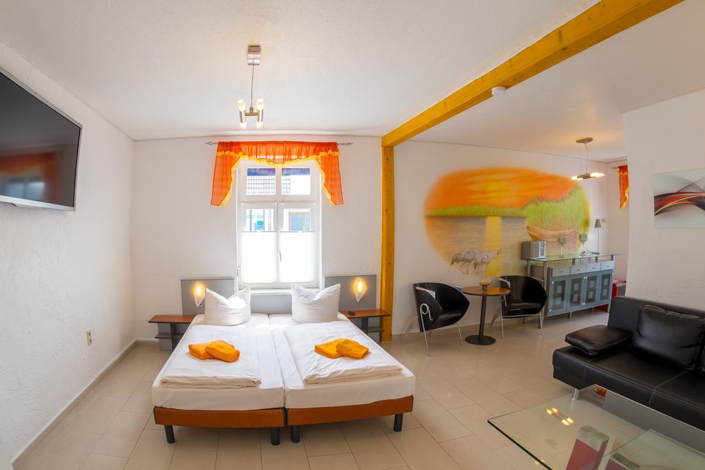Hotel Am Mueritzhafen Garni Waren  Bagian luar foto
