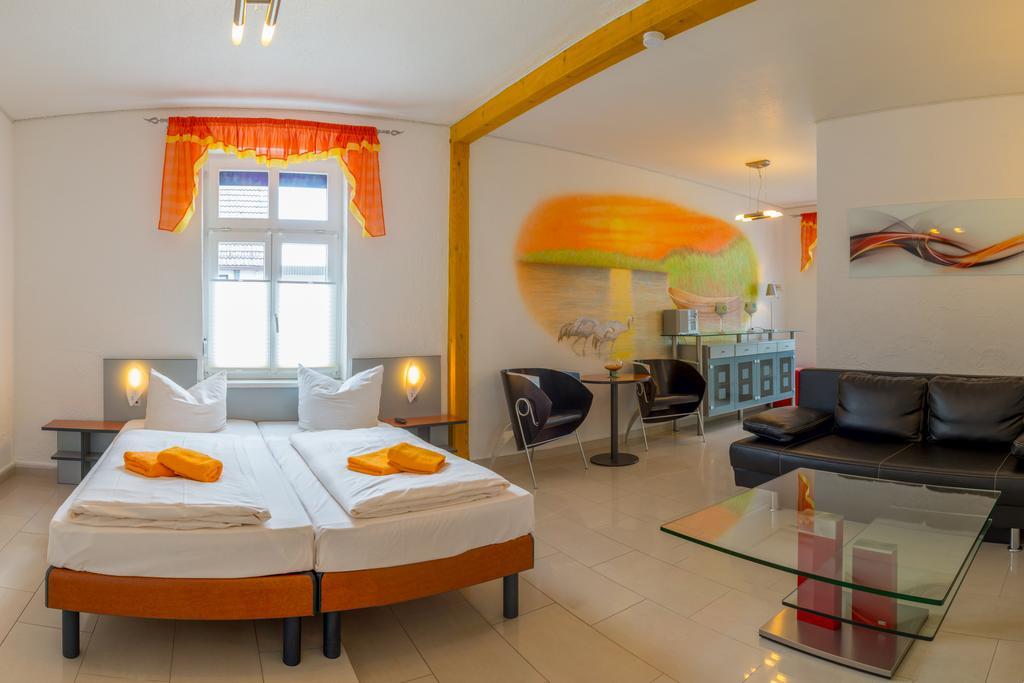 Hotel Am Mueritzhafen Garni Waren  Bagian luar foto