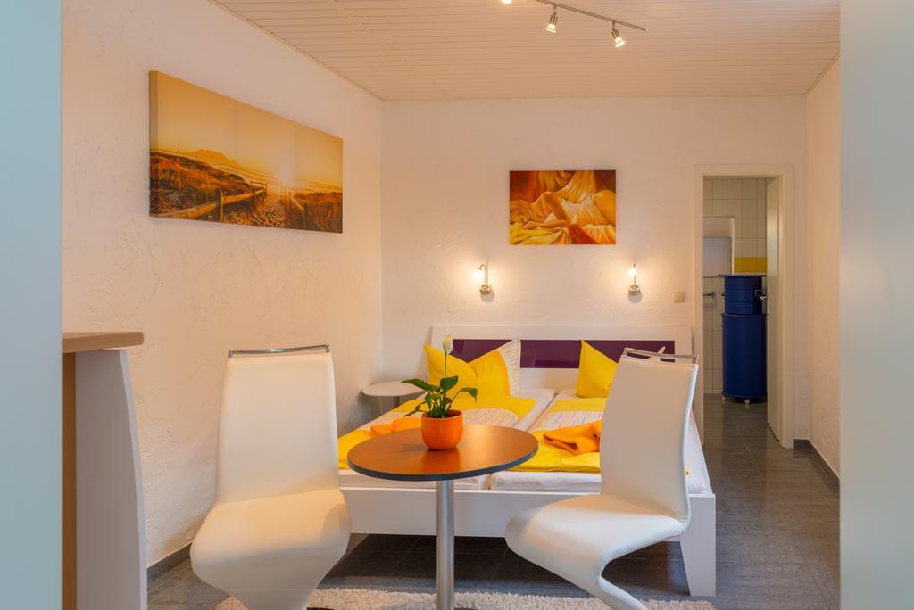 Hotel Am Mueritzhafen Garni Waren  Bagian luar foto